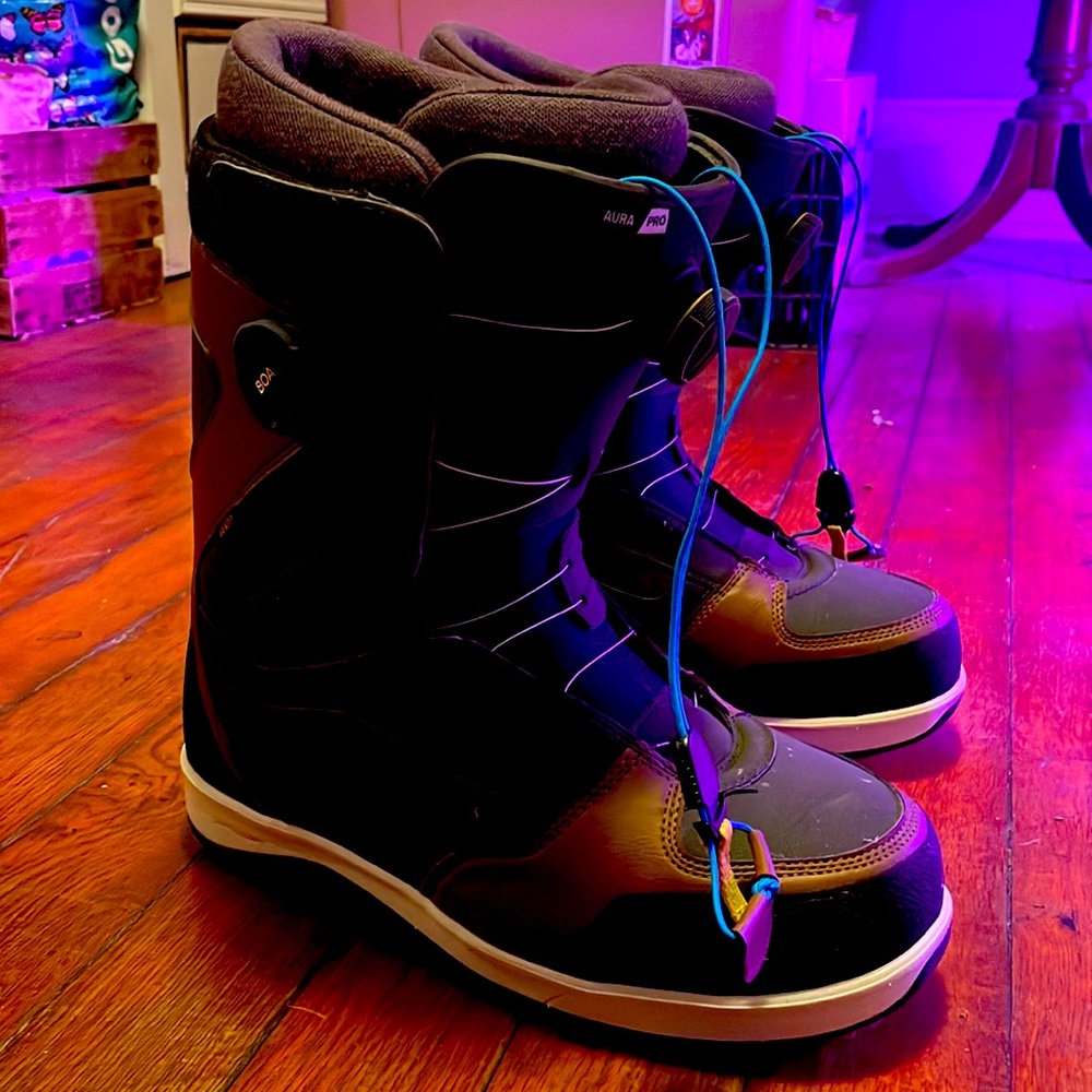 Men’s Vans V2 ultra Cush snowboard boots